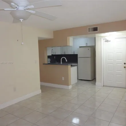 Image 3 - 15535 Miami Lakeway North, Miami Lakes, FL 33014, USA - Apartment for rent