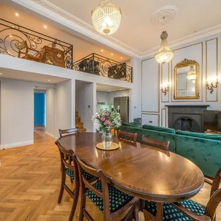 Rent this 3 bed apartment on West Cromwell Road in London, SW5 9QZ