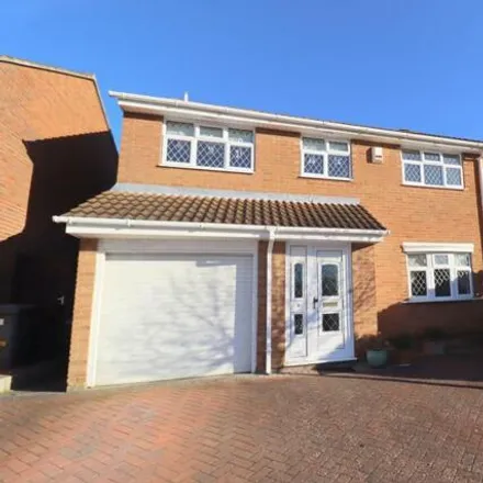 Buy this 4 bed house on Thornage Close in Luton, LU2 7AT