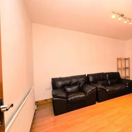 Image 3 - Forest Drive East, London, E11 1JY, United Kingdom - Apartment for rent