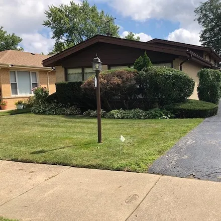 Buy this 4 bed house on 3926 Chase Avenue in Lincolnwood, Niles Township