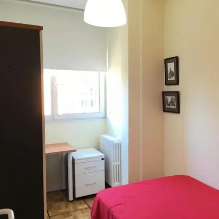 Rent this 7 bed room on Madrid in Clases de Guitarra, Ronda de Valencia