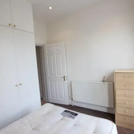 Rent this 3 bed apartment on 156a Goldhawk Road in London, W12 8HJ