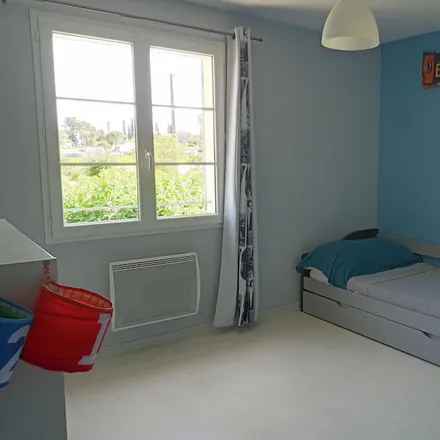 Rent this 3 bed house on 30130 Pont-Saint-Esprit