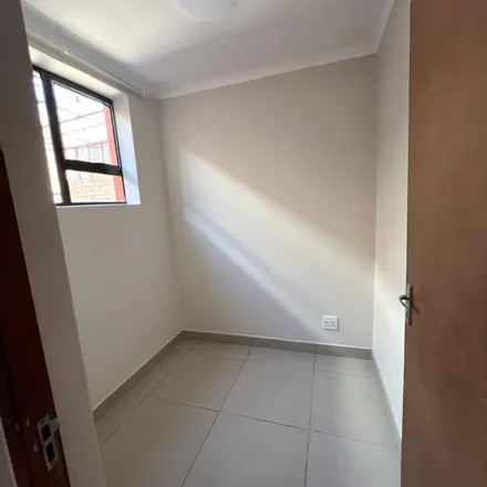 Image 2 - Park Street, Cravenby, Elsiesriver, 7501, South Africa - Apartment for rent