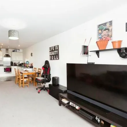 Image 5 - Leslie Hitchcock House, Handley Page Road, London, IG11 0TH, United Kingdom - Apartment for sale