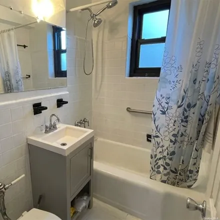 Image 7 - 73-11 Bell Boulevard, New York, NY 11364, USA - Apartment for sale