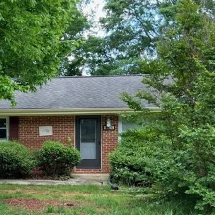 Buy this 3 bed house on 921 Estates Road Southeast in Roanoke, VA 24014