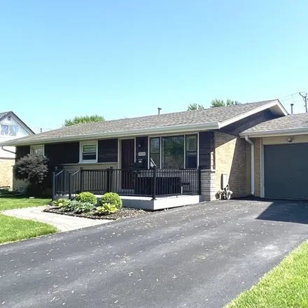 Buy this 3 bed house on 7047 West 93rd Street in Oak Lawn, IL 60453