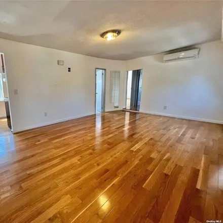 Image 8 - 149-06 12th Avenue, New York, NY 11357, USA - House for sale