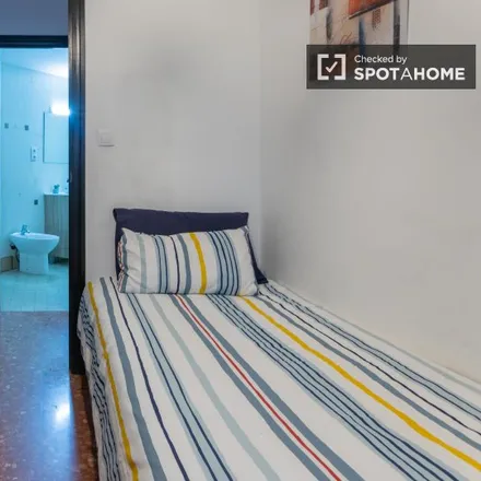 Image 5 - Carrer de Xiva, 25, 46018 Valencia, Spain - Apartment for rent