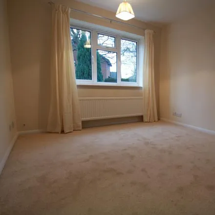 Image 3 - Newsham Road, Woking, GU21 3LA, United Kingdom - House for rent