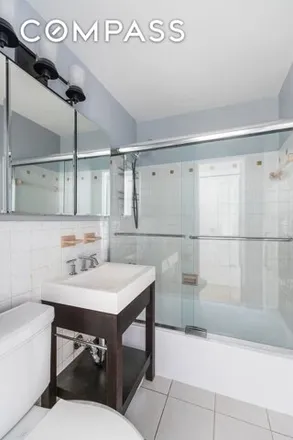 Image 5 - 333 East 66th Street, New York, NY 10065, USA - Apartment for sale