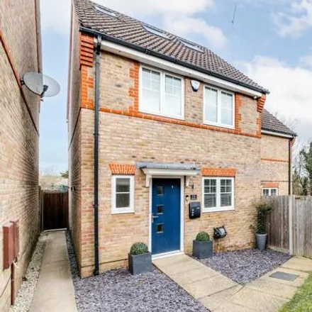 Buy this 3 bed duplex on Knebworth Gate in Stevenage, SG2 8DF