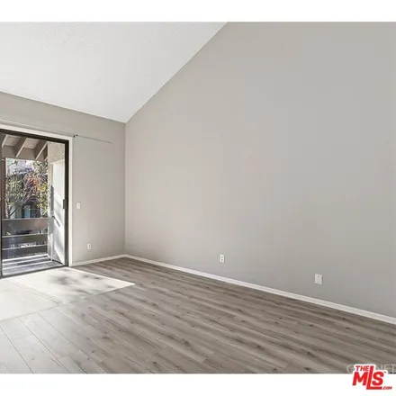 Image 4 - 21930 Marylee Street, Los Angeles, CA 91367, USA - Townhouse for rent