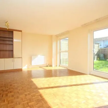 Image 3 - Robin Way, Staines-upon-Thames, TW18 4RL, United Kingdom - Duplex for rent