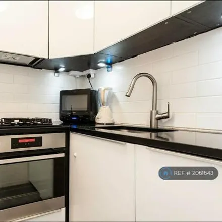 Image 8 - Casterbridge, Dartmouth Close, London, W11 1DR, United Kingdom - Apartment for rent