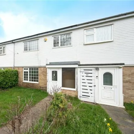 Buy this 3 bed townhouse on Gordon Close in St Albans, AL1 5RH