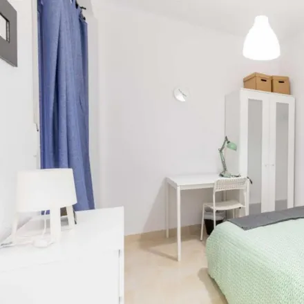 Rent this 4 bed room on Carrer de Just Vilar in 24, 46011 Valencia