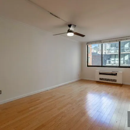Image 6 - Jan Hus Church, 351 East 74th Street, New York, NY 10021, USA - Apartment for rent
