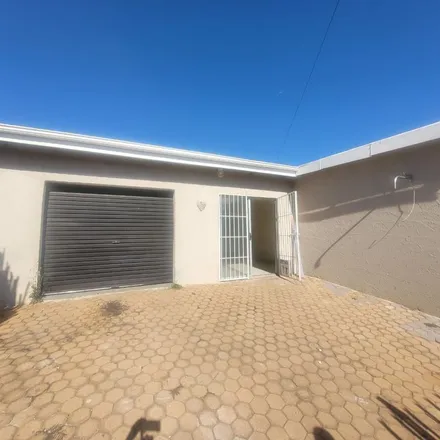 Image 8 - Level Street, Wentworth Park, Krugersdorp, 1739, South Africa - Apartment for rent