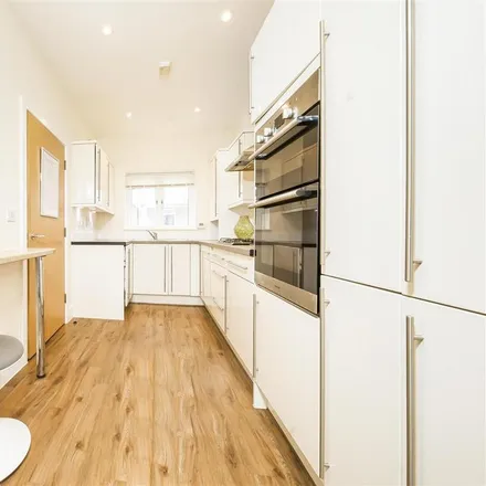 Image 4 - Marbaix Gardens, London, TW7 4LW, United Kingdom - House for rent