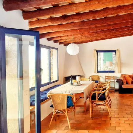 Rent this 4 bed house on 17488 Cadaqués