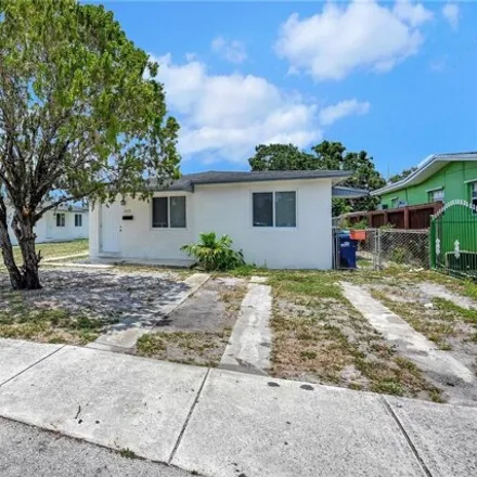 Buy this studio house on 2429 Northwest 81st Terrace in Northwest Trailer Park, Miami-Dade County