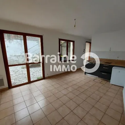 Rent this 1 bed apartment on 13 Rue du Séminaire in 29250 Saint-Pol-de-Léon, France