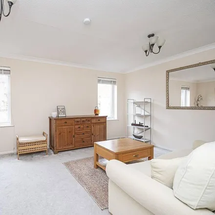 Rent this 1 bed apartment on 14 Bowman Mews in London, E1 8AG