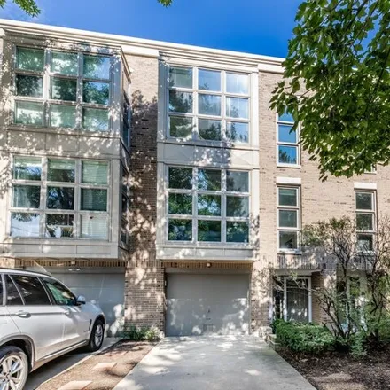 Image 1 - 2389 N Wayne Ave, Chicago, Illinois, 60614 - Townhouse for rent