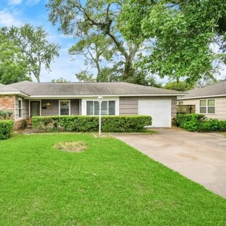 Buy this 3 bed house on 9605 Westview Dr in Houston, Texas