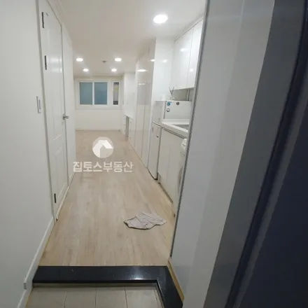 Rent this studio apartment on 서울특별시 관악구 봉천동 865-2