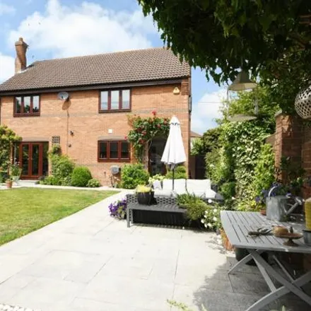 Image 2 - Cavell Road, Billericay, CM11 2HS, United Kingdom - House for sale