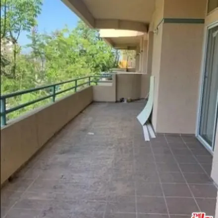 Rent this 2 bed apartment on 4850 Elmwood Avenue in Los Angeles, CA 90004