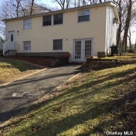 Rent this 5 bed house on 10 Woodchuck Lane in Brookhaven, Suffolk County