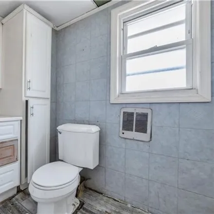 Image 7 - 160-42 102nd Street, New York, NY 11414, USA - House for sale