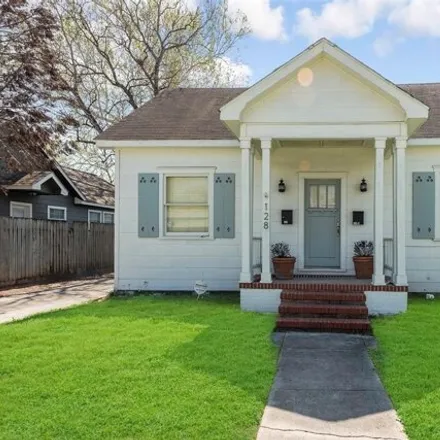 Rent this 3 bed house on 130 East 23rd Street in Houston, TX 77008