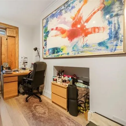 Image 2 - 87 Caledonian Road, London, N1 9DN, United Kingdom - Apartment for sale