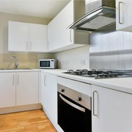 Image 5 - 82 Rossiter Road, London, SW12 9RY, United Kingdom - Townhouse for rent