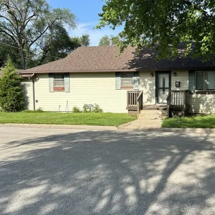 Buy this 3 bed house on 899 2nd Avenue in Morris, IL 60450