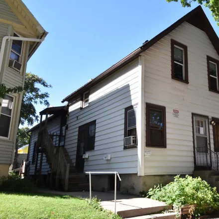 Buy this studio duplex on 1043 South 31st Street in Milwaukee, WI 53215