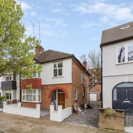 Rent this 5 bed duplex on Kelross Road in London, N5 2QH