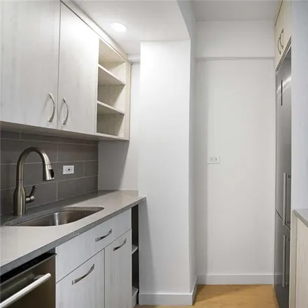 Rent this studio house on 333 East 46th Street in New York, NY 10017