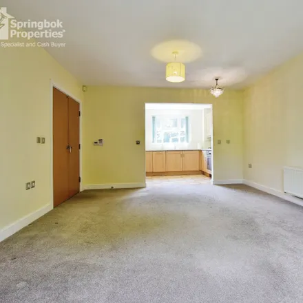 Image 3 - Lynton House - Apartment for sale