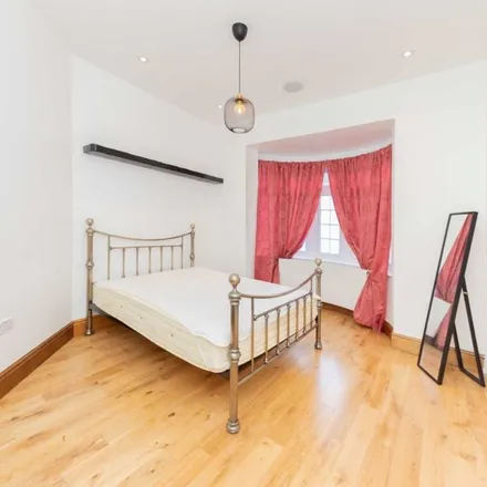 Rent this 2 bed apartment on Biscay Road in London, W6 8JN
