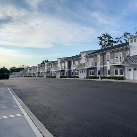 Image 1 - 515 Jackson Avenue, Village of Lindenhurst, NY 11757, USA - Apartment for rent