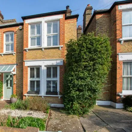 Buy this 3 bed townhouse on Parkcroft Road in London, SE12 0TA