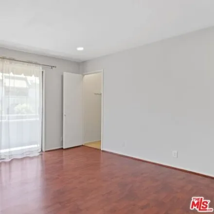 Image 4 - 5377 Yarmouth Avenue, Los Angeles, CA 91316, USA - House for rent