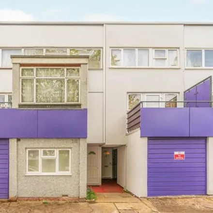 Image 2 - Brecon Close, Mitcham, Great London, Cr4 - Apartment for sale